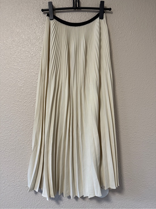 Jenni Kayne Dresses & Skirts - NWOT Jenni Kayne Pleated Midi Skirt Ivory Quiet Luxury Capsule Wardrobe M